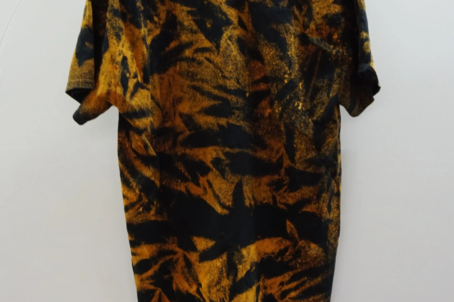 Vintage Gildan Tie-dye Tee-Shirt Center